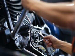 Realizacja naprawy silnika